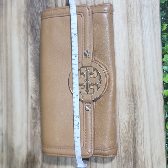 Tory Burch Tan Continental Wallet With Snap Closure - Picture 16 of 17